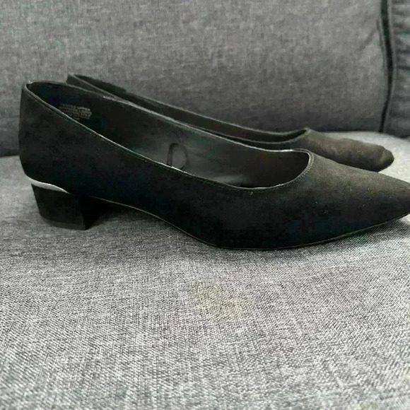Ann Taylor Pointed Toe Suede Heel pumps - Picture 1 of 3